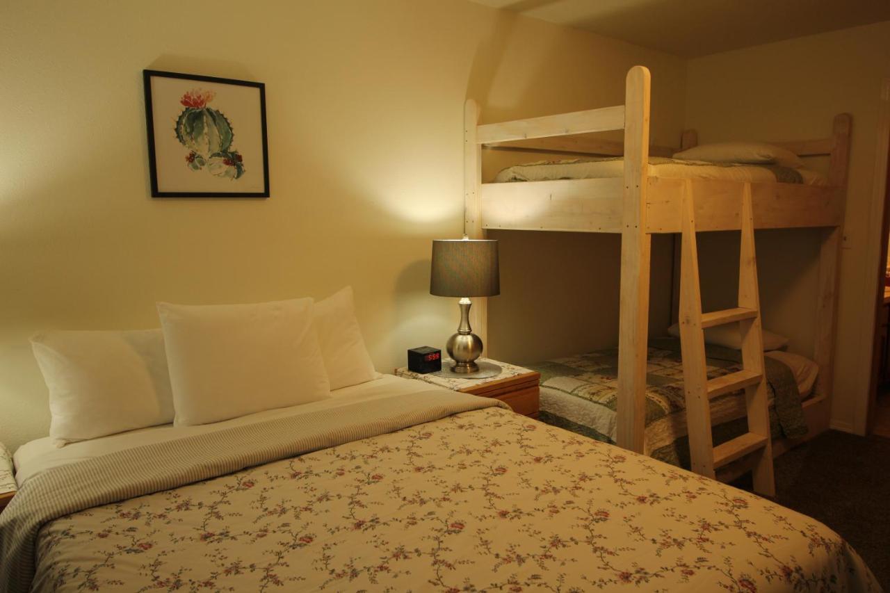 Mariners Cove Inn Уэстпорт Экстерьер фото